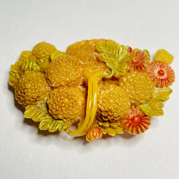 Vtg 1940s Hand Painted Celluloid Flower Basket Brooch Japan 2x1.5” - Picture 4 of 6